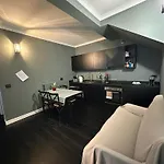 شقة Della Rocca Urban Relais *